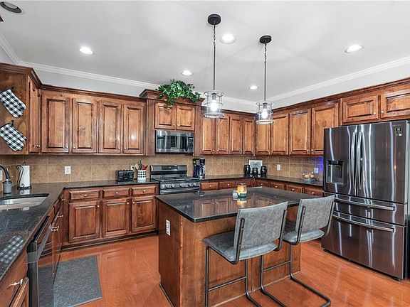 2nd image of 1224 Treemont Trce