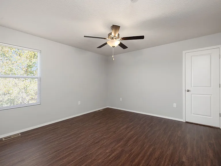 331A W Summit St — Photo 8