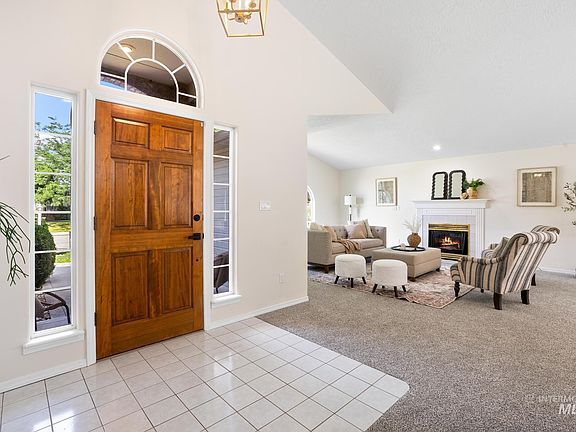 5th image of 2305 E Chateau Dr
