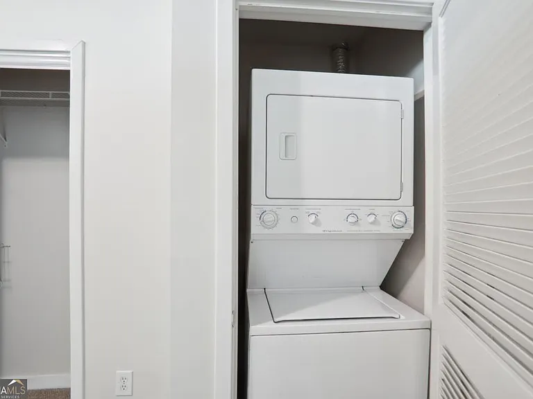 3324 Peachtree Rd NE #915 — Photo 20
