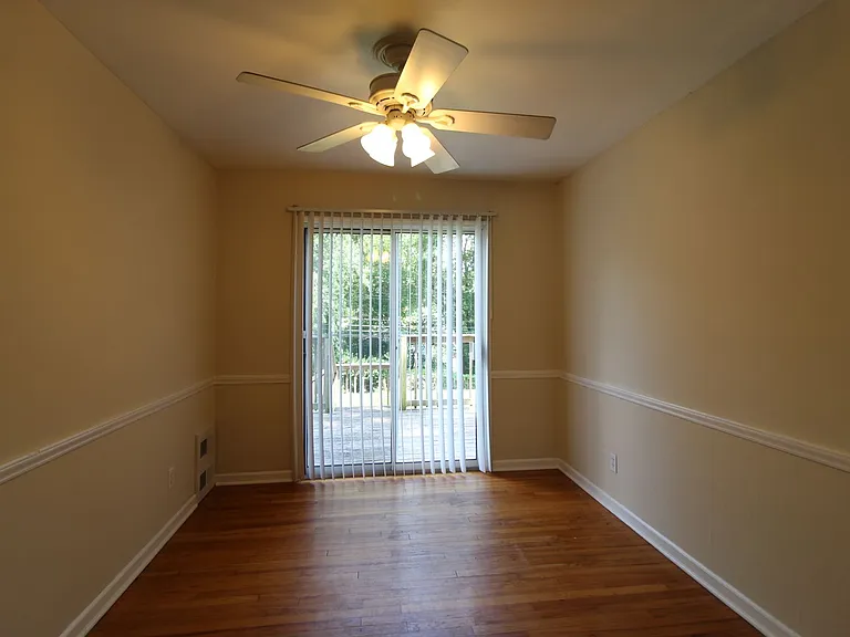 7109 Glenwood St — Photo 4