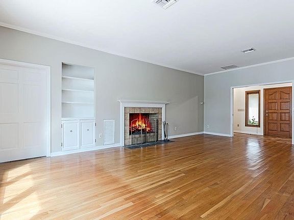 3rd image of 1218 Delaney Ave