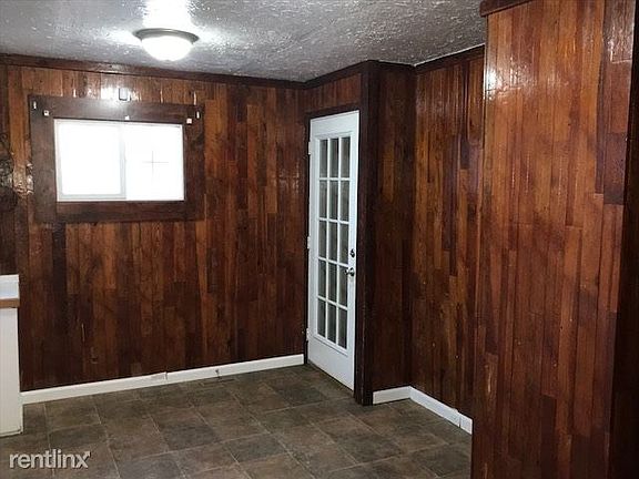 Kitchen-Eat-in Area