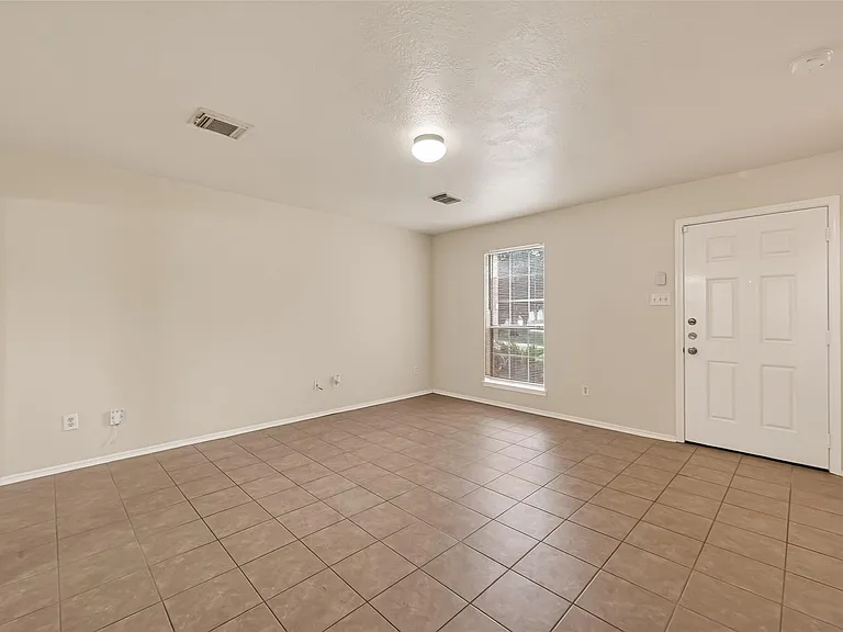 1838 Strongs Ct — Photo 8