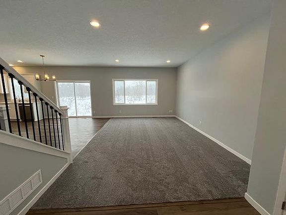 4th image of 977 45th Ave NE