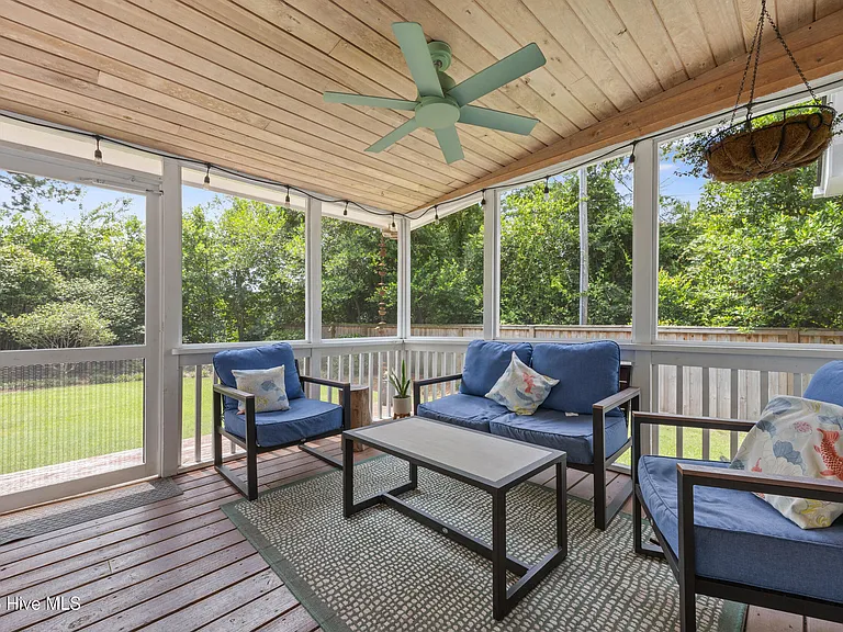 202 Windemere Rd — Photo 48