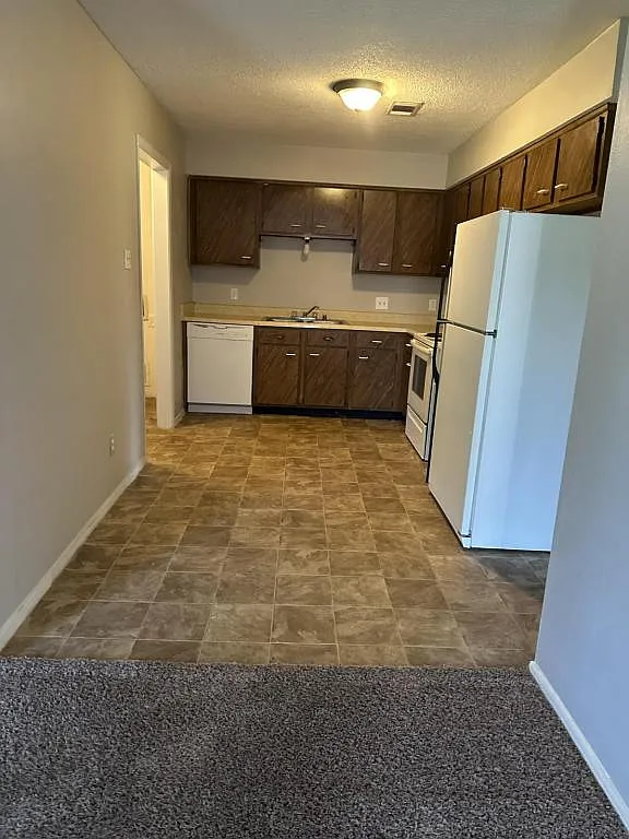 8505 S 31st Terrace — Photo 4