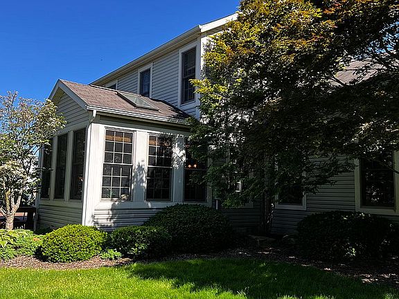 3rd image of 39 Kingston Dr