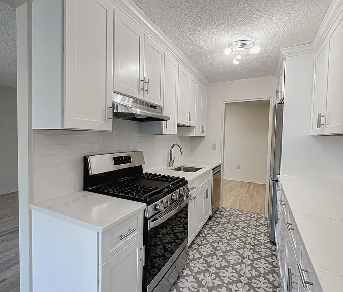 570 Whitney Ave — Photo 1
