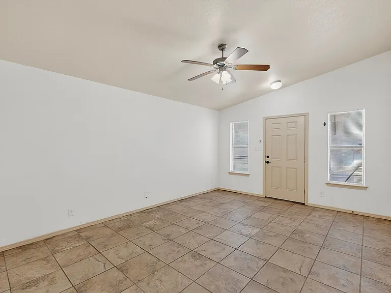 2304 Honey Dew St — Photo 9