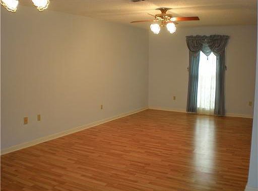 2nd image of 564 Lynnmeade Rd
