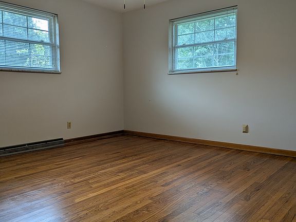 5th image of 7439 Robin Dr
