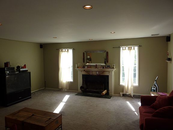 Family Room w/fireplace