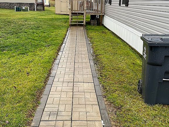 3rd image of 154 Blue Grass Vlg