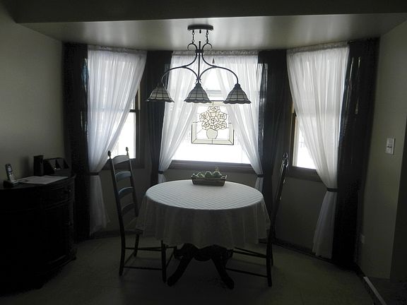 eating area of kitchen