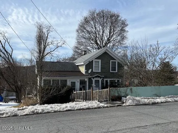 16 Snow Street, Hoosick Falls, NY 12090