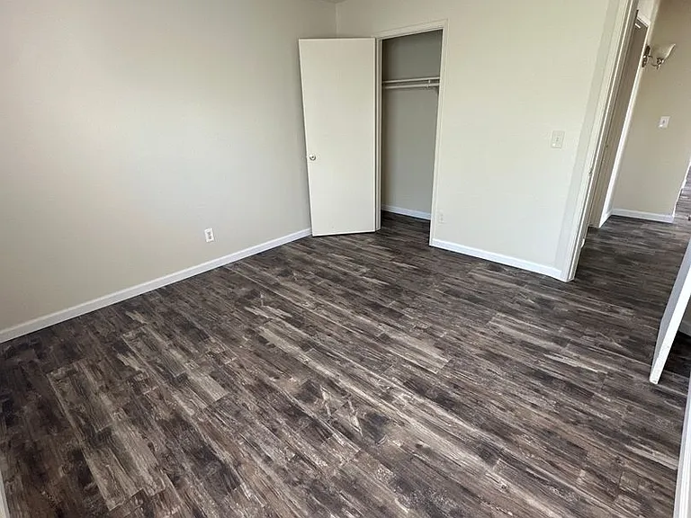 141 Warthan St — Photo 8