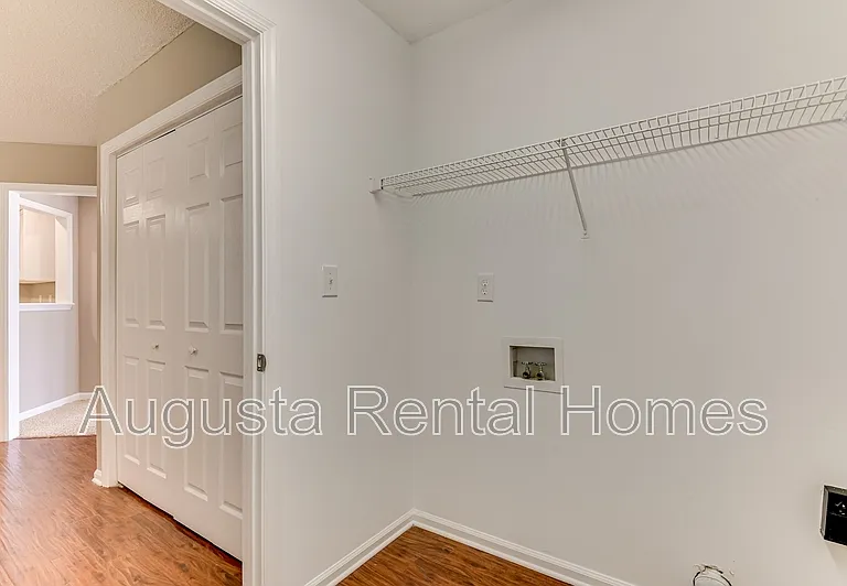 208 Stonington Dr — Photo 41