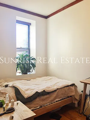 Rented by Sunrise Real Estate | media 19