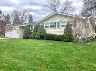 4291 Roxbury Dr, Williamsville, NY 14221