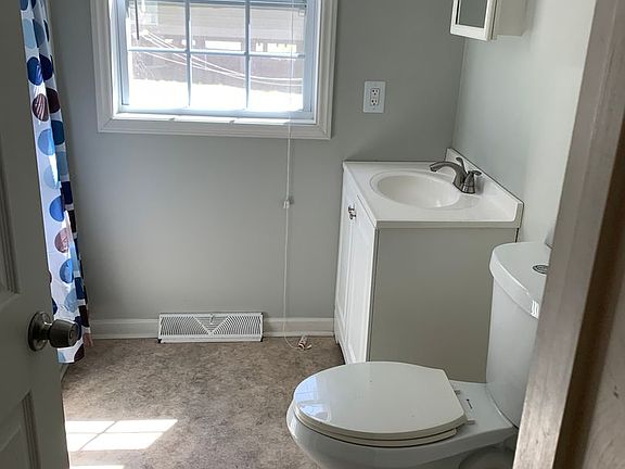 5th image of 220 Clay St