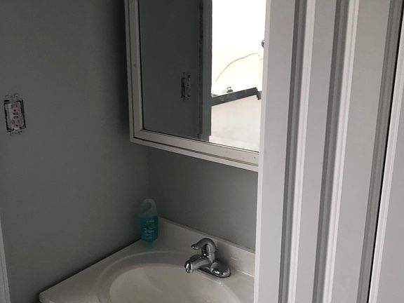 3rd image of 3169 Fairmount Ave #2