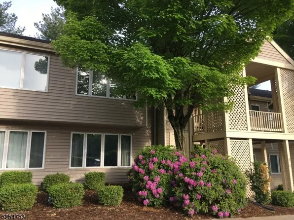 11 Augusta Dr, Clinton Twp., NJ 08801