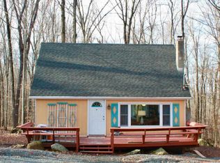 122 Oswayo Dr, Pocono Lake, PA