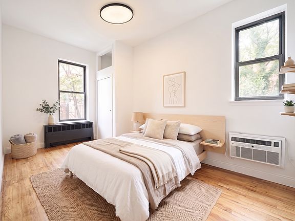 3rd image of 213 E 11th St APT 1B