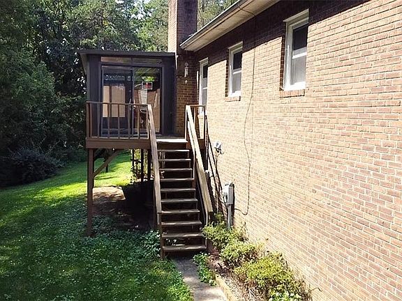 4th image of 1750 Meadow Glen Dr