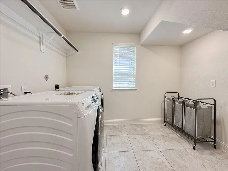 6710 Gallinas Way — Photo 20