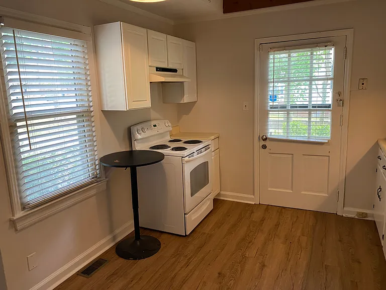 212 Clay St — Photo 3