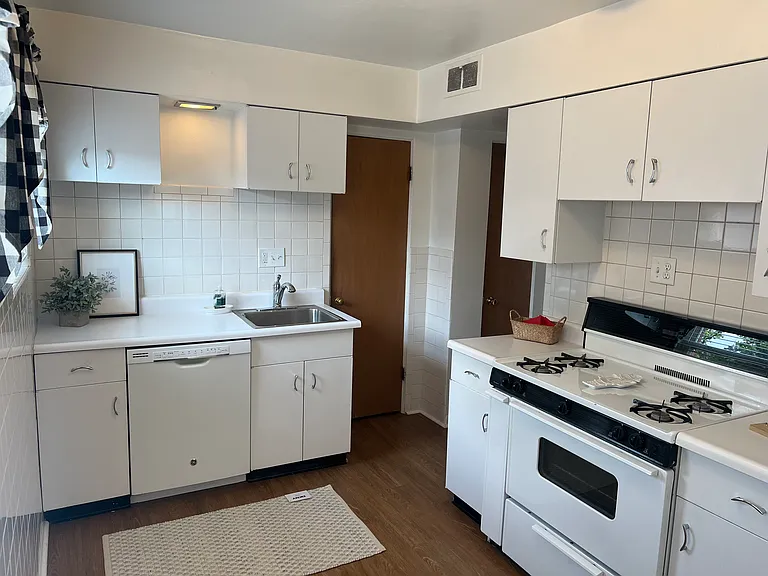 8131 Roxburgh Dr #2W — Photo 5