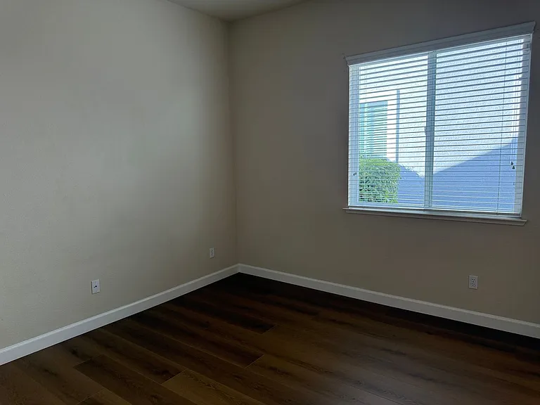 1587 Regent Dr — Photo 27