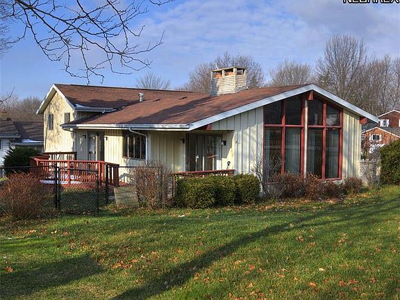 3rd image of 8076 Thornhurst Dr