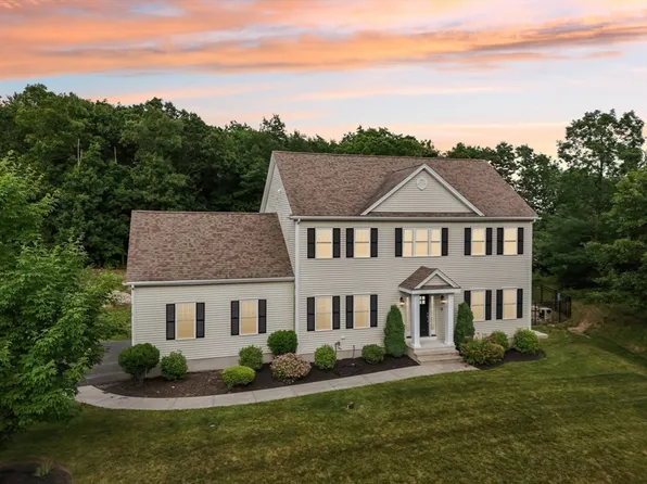 8 Summit Cres, Wrentham, MA 02093