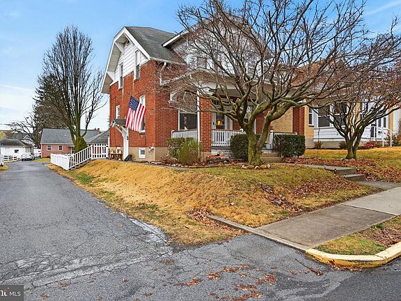 3rd image of 15 Spruce St