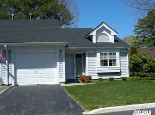 3 Villanova Ct, Ridge, NY 11961