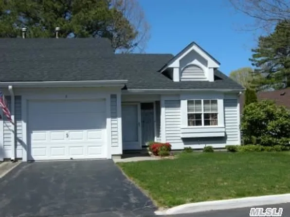 3 Villanova Ct, Ridge, NY 11961