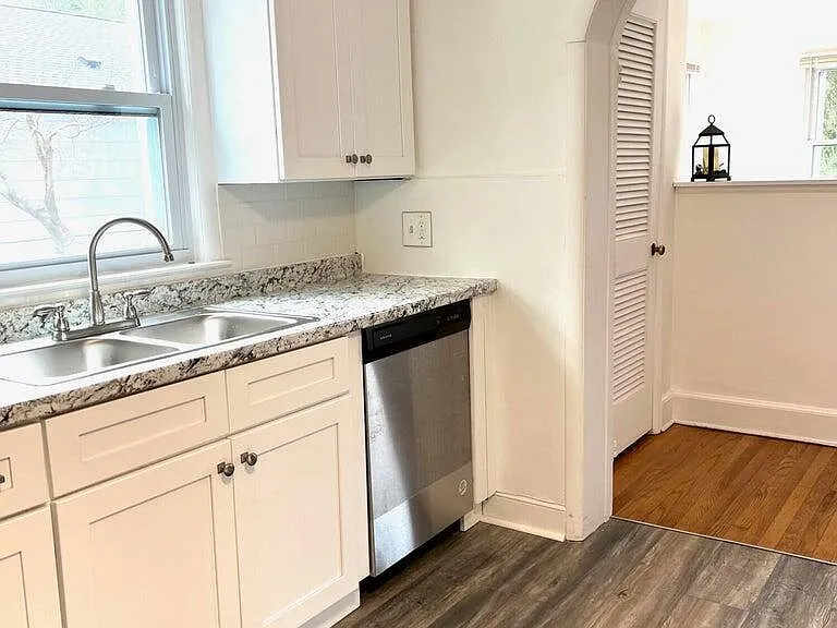 1608 Bay Ave #1 — Photo 6
