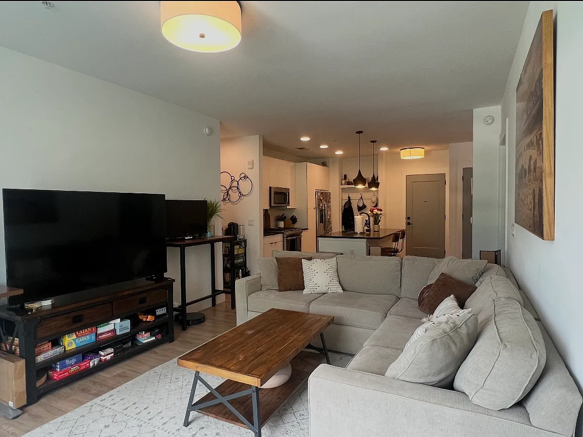 2 bed, 1124 sqft, $1,999 — Photo 2