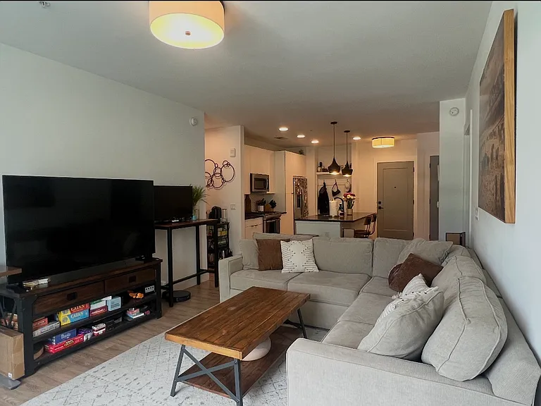 567 N Ave Ne #B1A — Photo 2