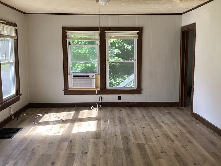 101 Freeman Ave — Photo 5