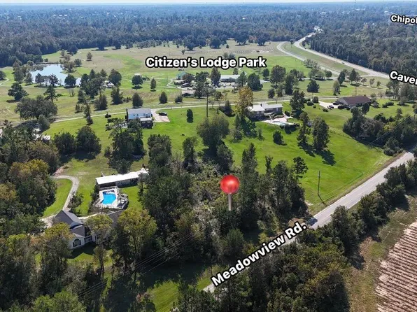 4593 Meadowview Rd, Marianna, FL 32446