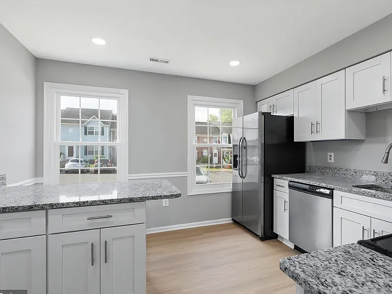 8587 Burlington Ct — Photo 5