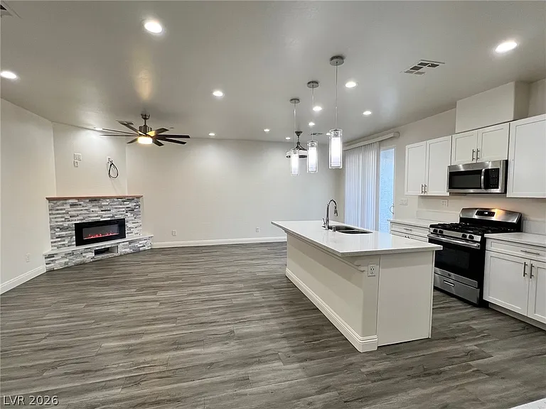 1586 Tilman Ln — Photo 2