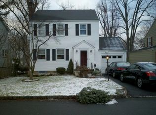 19 Mitchell Ave, Roseland, NJ 07068