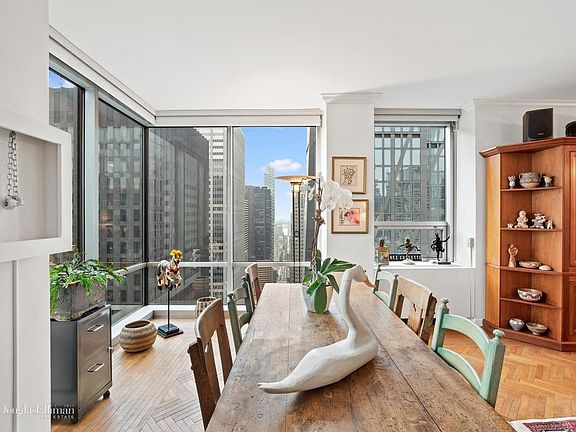 4th image of 15 W 53rd St #37D
