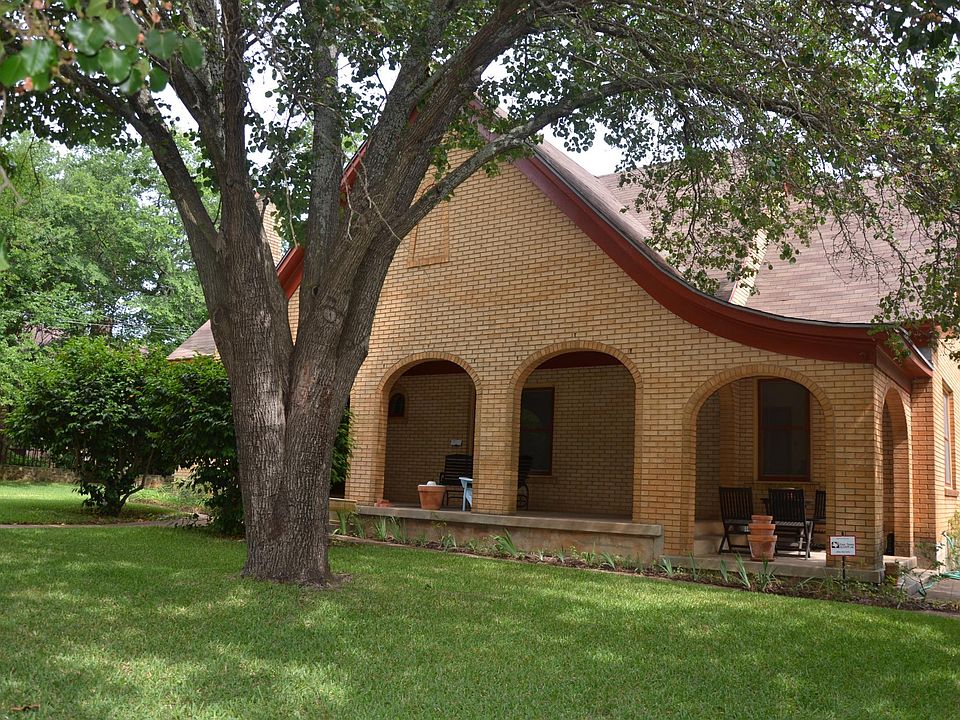 512 East Charnwood