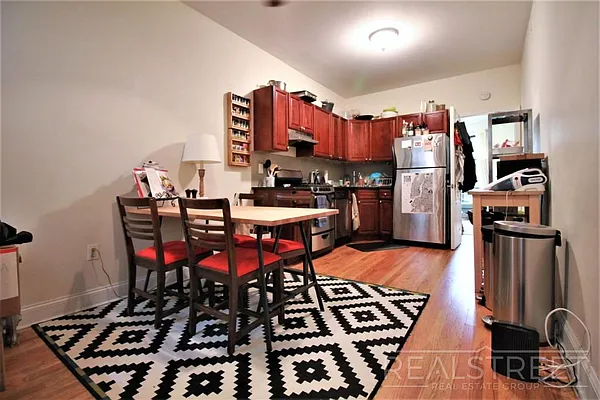 Rented by Real Street Inc | media 5